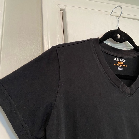 Ariat Rebar Size S Black Cotton V Neck Short Sleeve Tee Shirt Front Pocket Logo - Picture 2 of 10